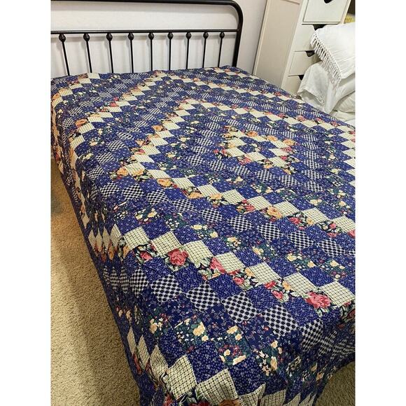STUNNING Quilt 98"x86" Navy Blue Floral Postage Stamp Diamond Handmade Vintage - Picture 10 of 15